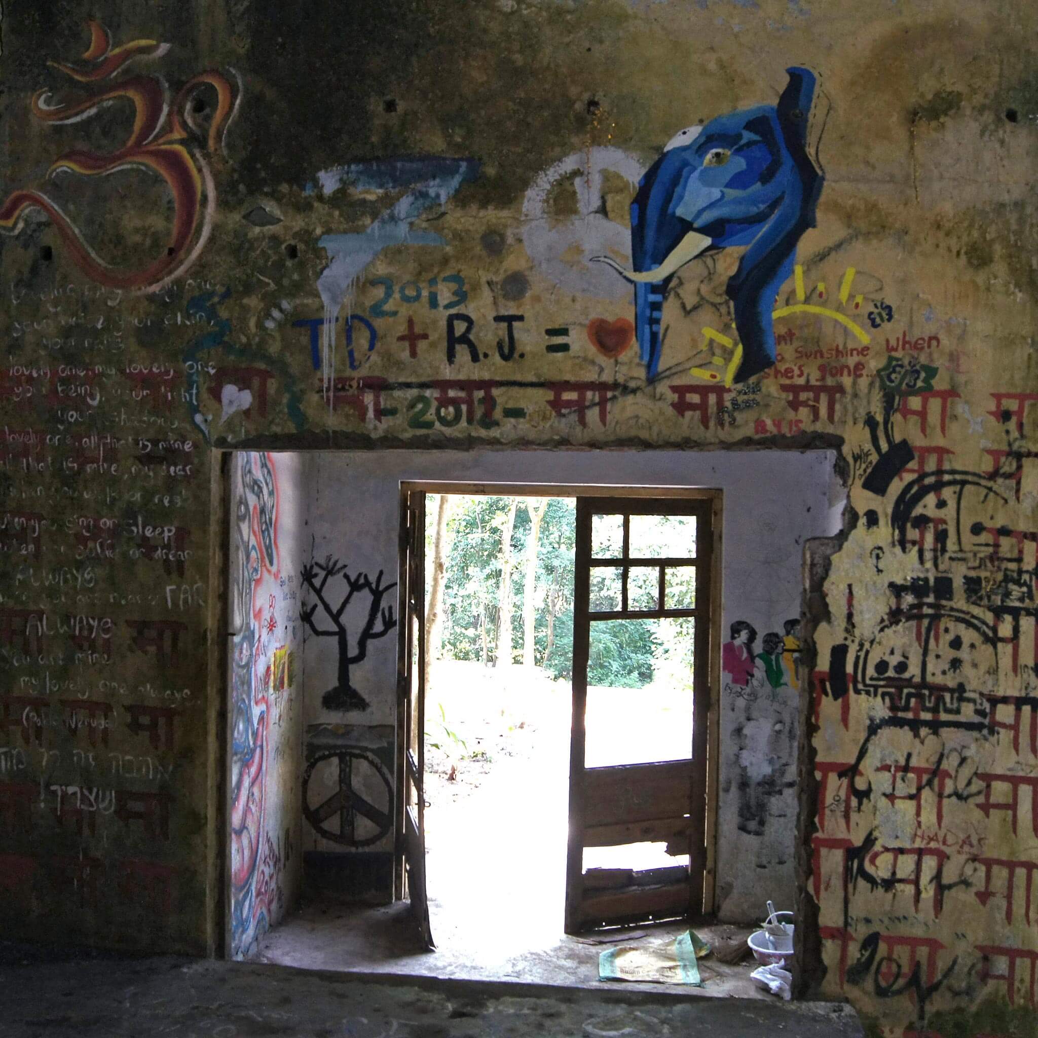 Graffiteja raunion seinissä