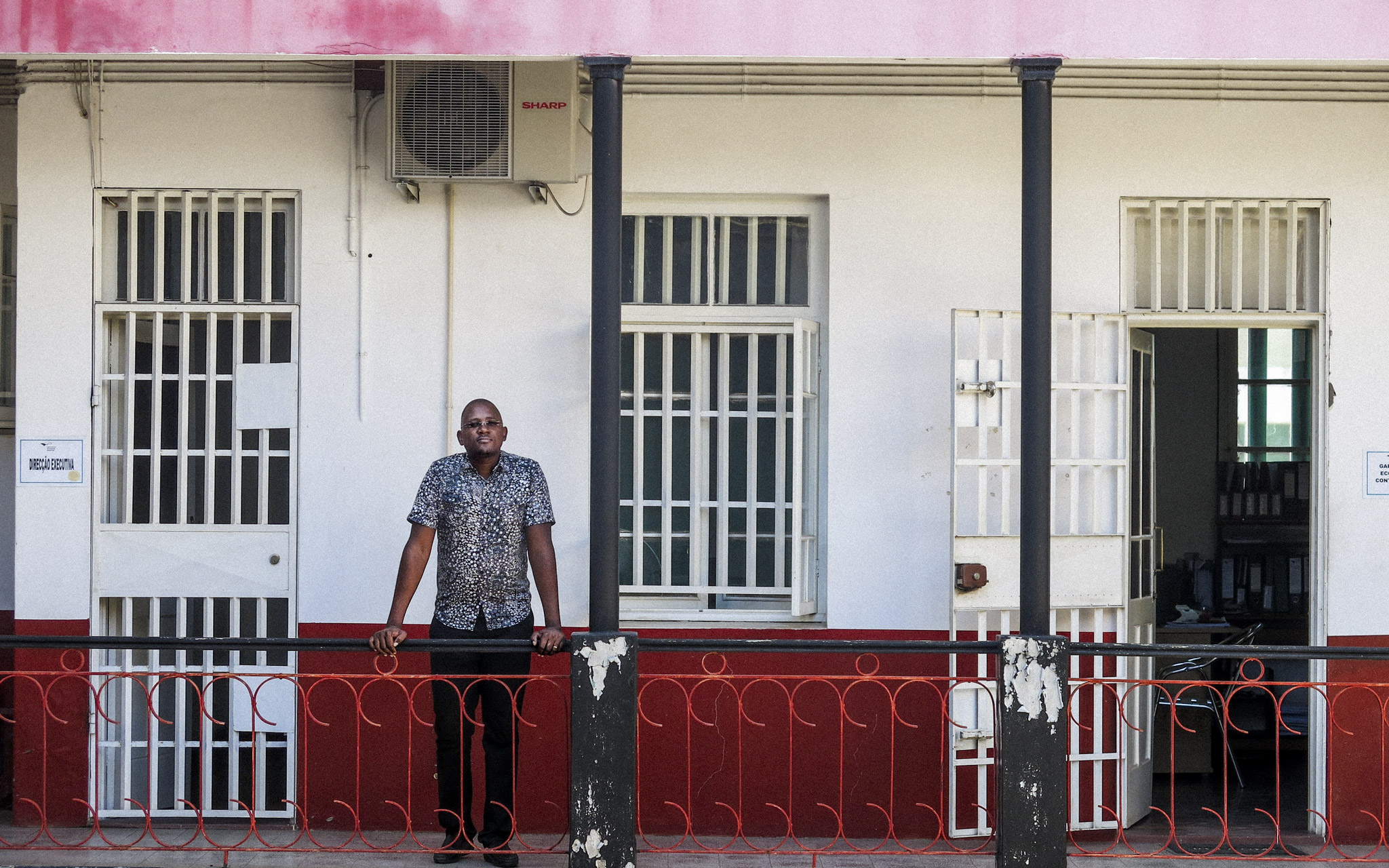 Mosambikin pääkaupungissa Maputossa asuva Abiatar Fernando Manhica rakastaa työtään opettajana.