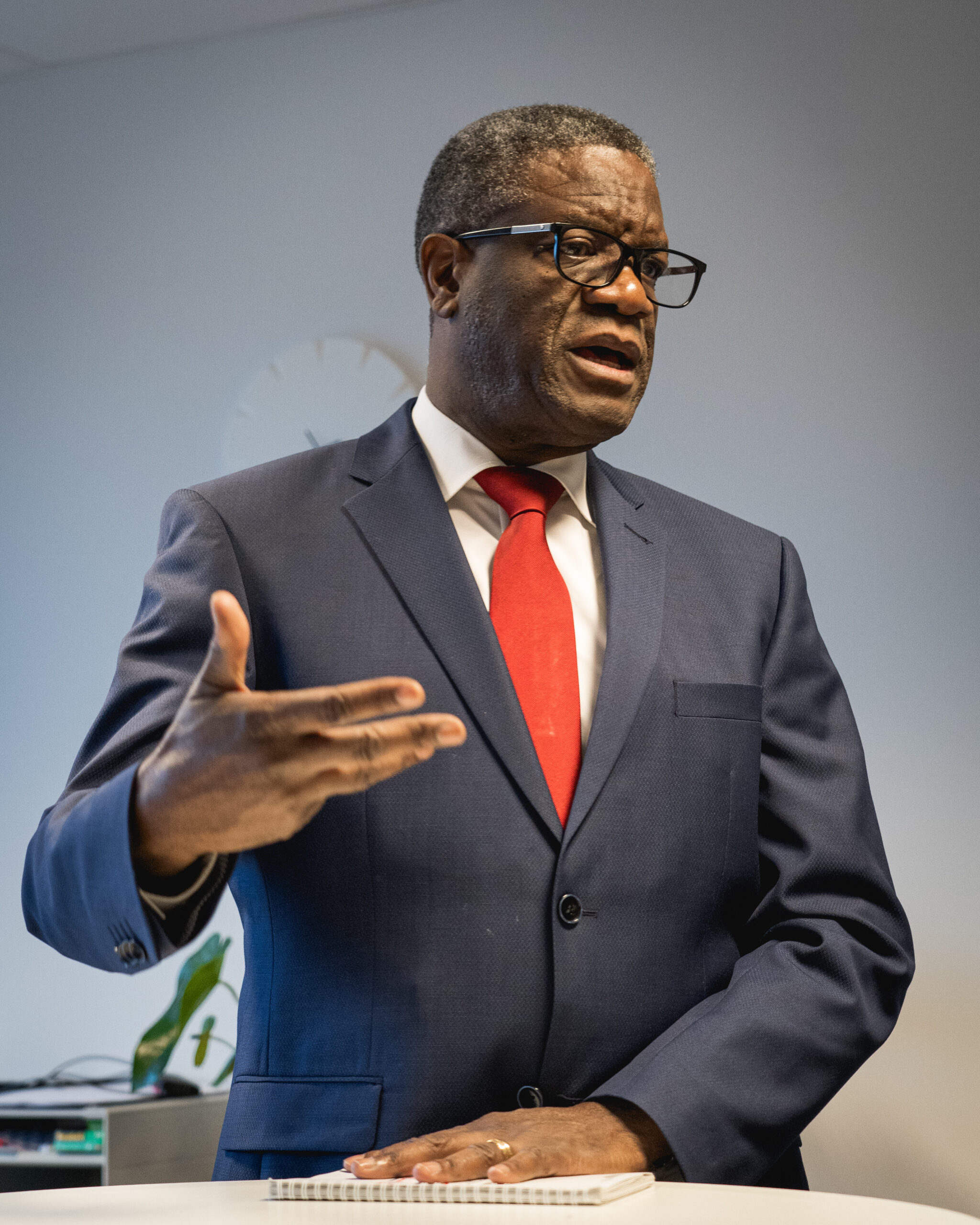 Denis Mukwege puolilähikuvassa.