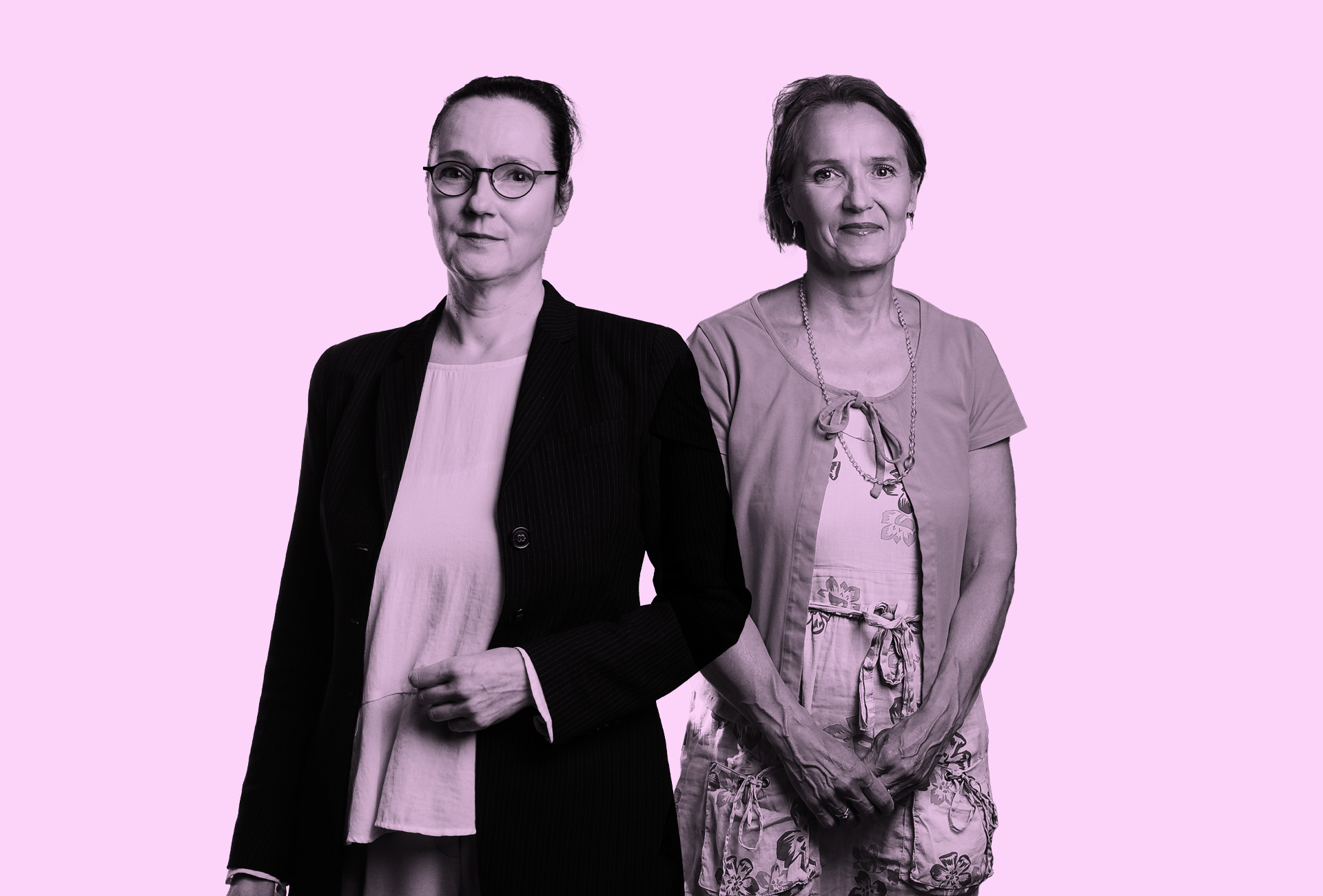 Annu Lehtinen ja Liisa Laakso yhdistetyssä puolivartalokuvass,a jossa vaaleanpunainen tausta.
