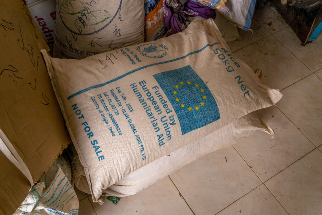 ruokasäkki jossa lukee WFP ja EU:n humanitaarinen apu